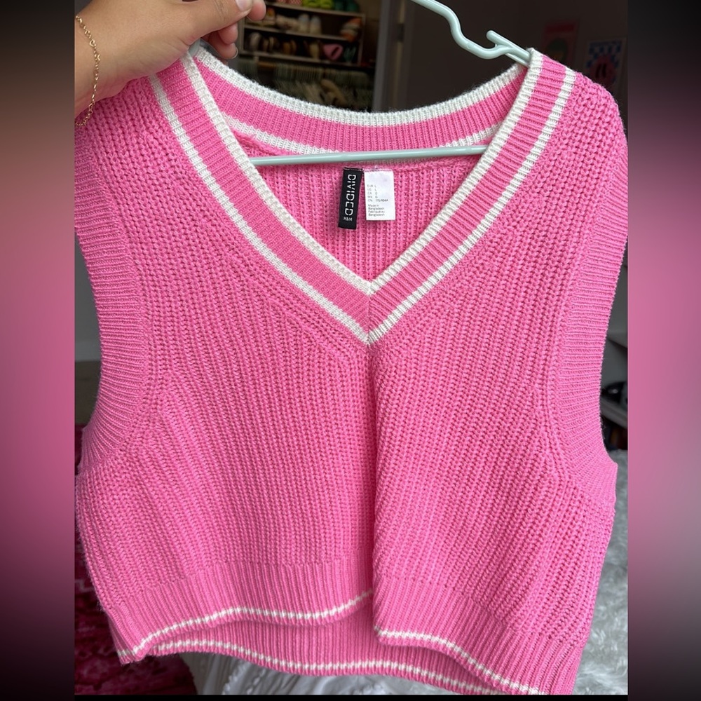 Sweater Vest bright pink Barbie